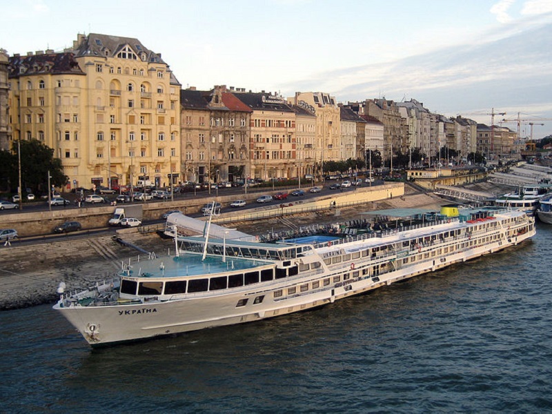 river cruise industry